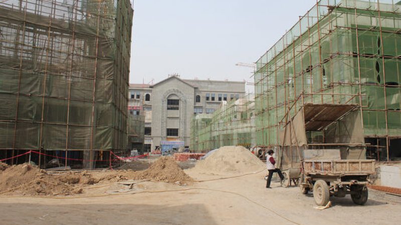 小型钢结构雨棚工程：解析其设计与施工要点