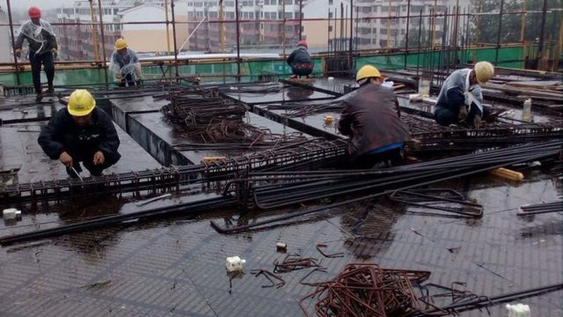 水泥稳定碎石基层厚度：施工关键与标准解读